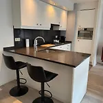 Logies Maurice, Cosy En Gelegen Appartement, Gratis Prive Parking Apartment Koksijde