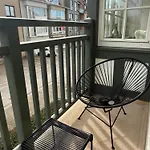 Logies Maurice, Cosy En Gelegen Appartement, Gratis Prive Parking Koksijde