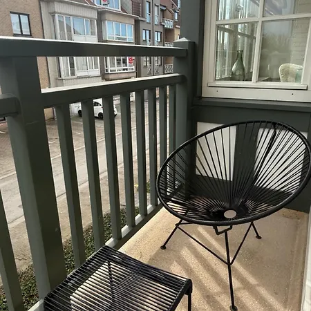 Logies Maurice, Cosy En Gelegen Appartement, Gratis Prive Parking Koksijde