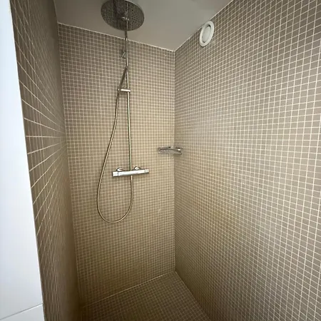 Logies Maurice, Cosy En Gelegen Appartement, Gratis Prive Parking *